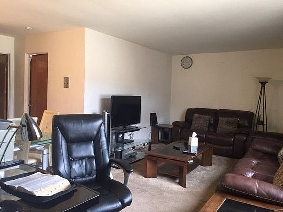 4th image of 6717 N Hermitage Ave APT 6C