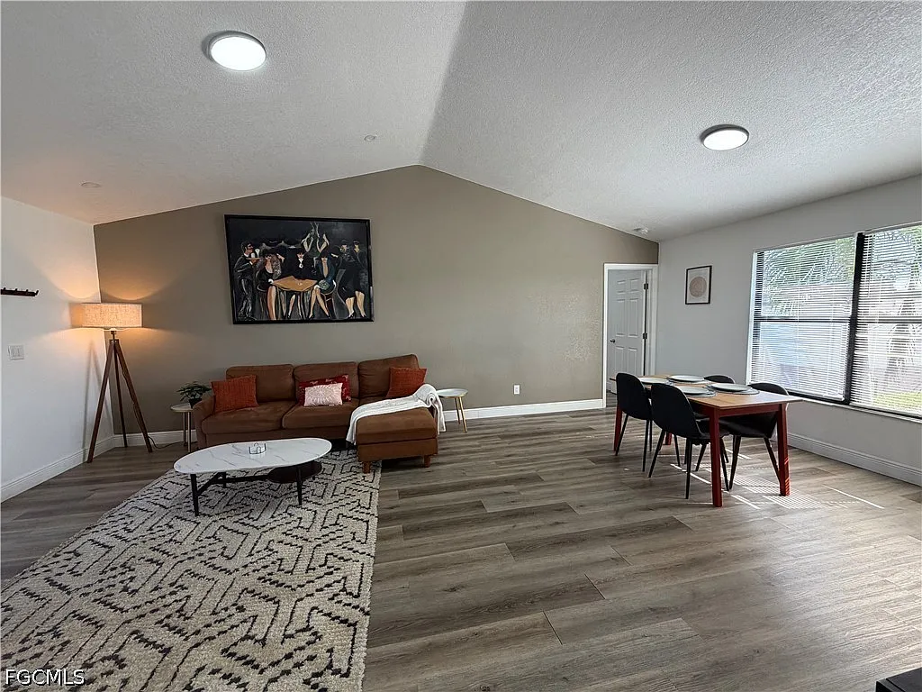 2 bed, 2.0 bath, 1032 sqft, $1,700 — Photo 2