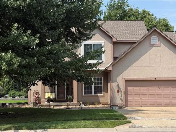 5924 NE Turquoise Dr, Lees Summit, MO 64064