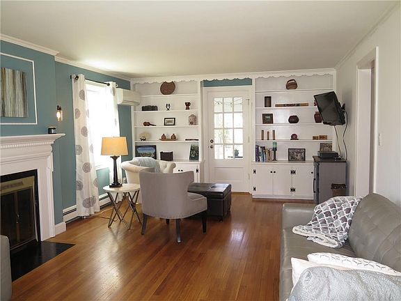 5th image of 102 Catlin Ave