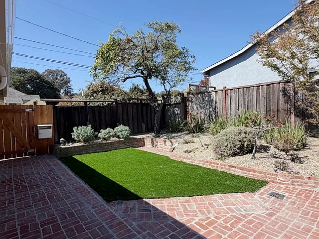 3 bed, 1800 sqft, $6,880 — Photo 2