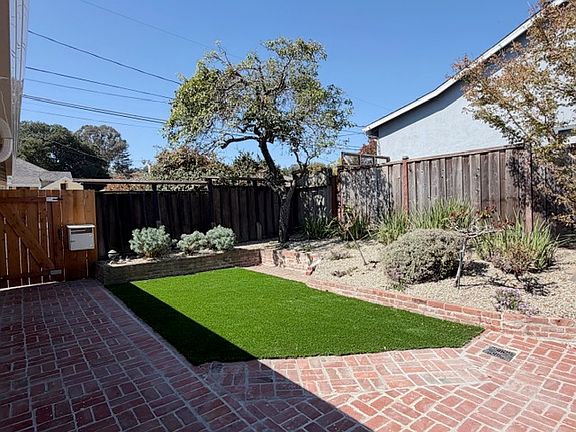 Enclosed front yard.