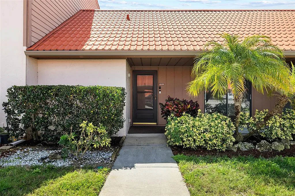 2 bed, 2.0 bath, 1374 sqft, $1,850 — Photo 1