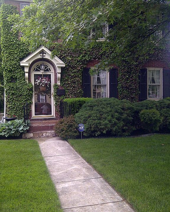 1st image of 235 E Irvin Ave