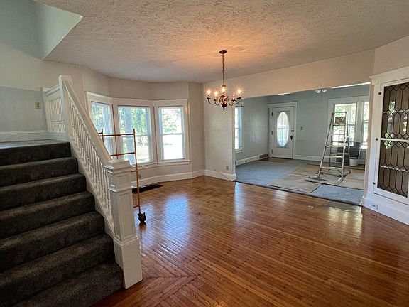 2nd image of 15523 Clifton Blvd