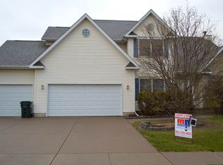 5360 Appleton Dr, Davenport, IA 52804