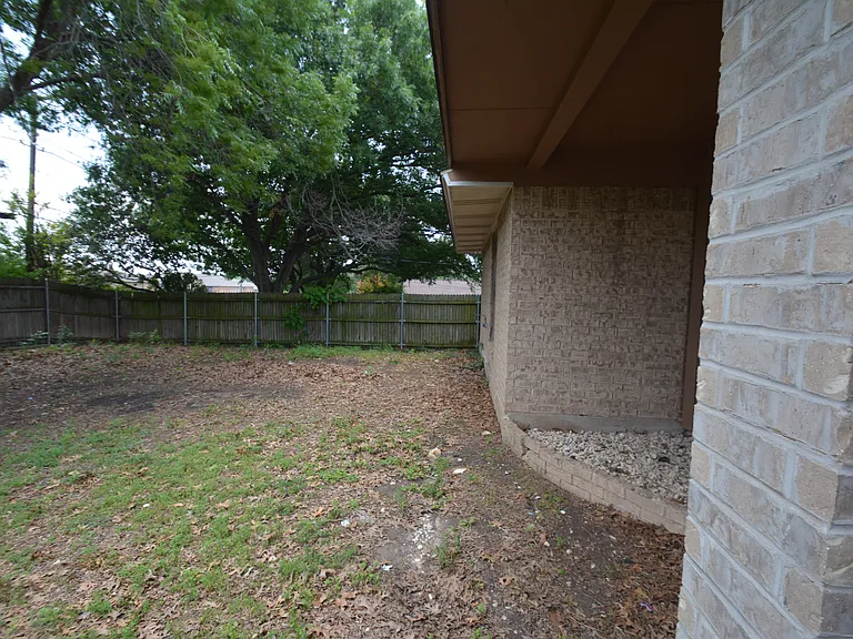2909 Cortez Dr — Photo 3
