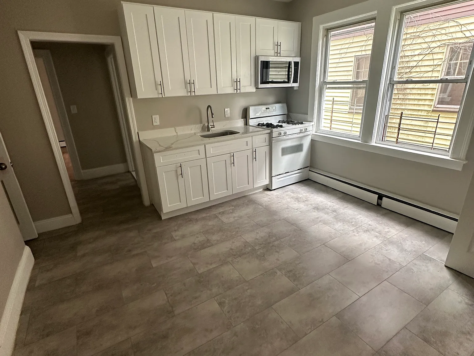 2 bed, 950 sqft, $1,349 — Photo 3