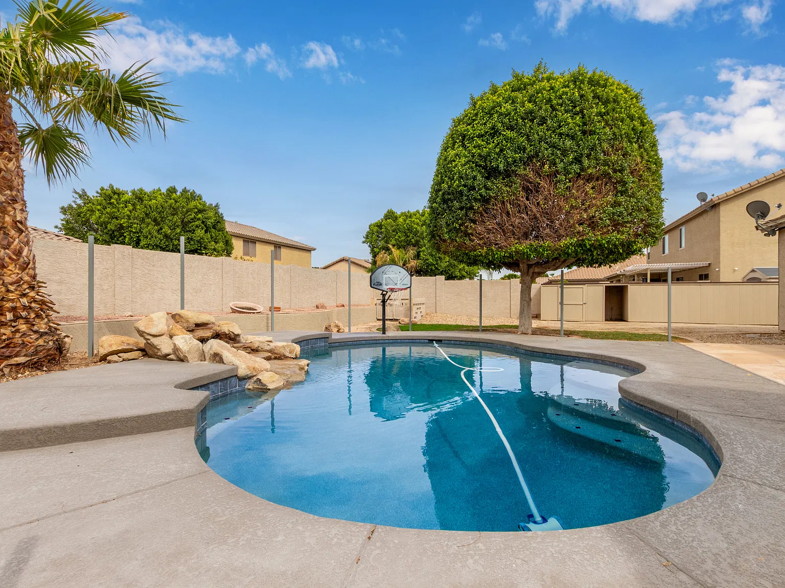 4 bed, 2147 sqft, $2,700 — Photo 2
