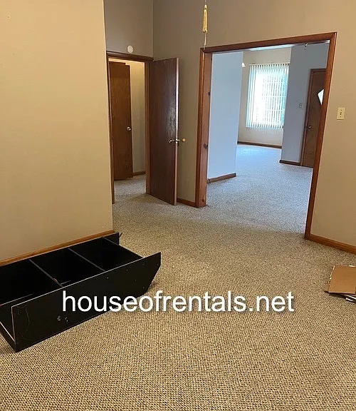 417 W Grand Ave — Photo 4