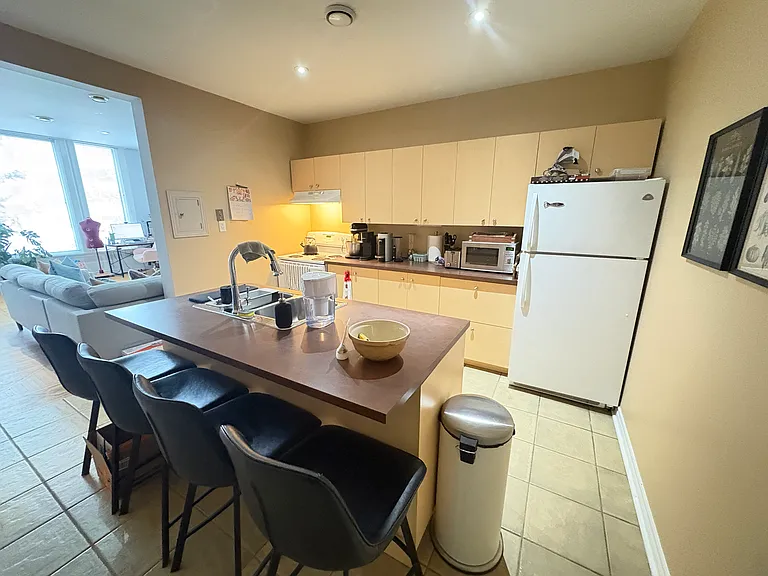262 James St S #101 — Photo 11