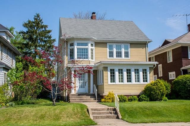 1st image of 215 Wakewa Ave