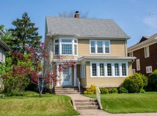 215 Wakewa Ave, South Bend, IN 46617