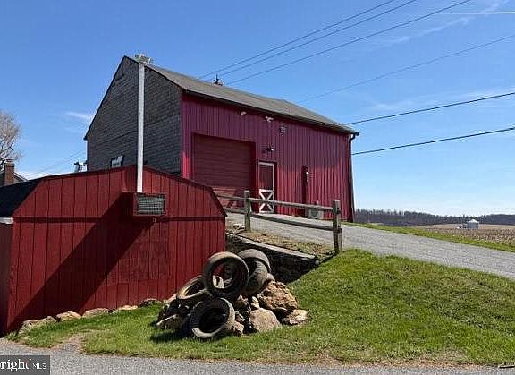 3rd image of 1907 Plank Rd