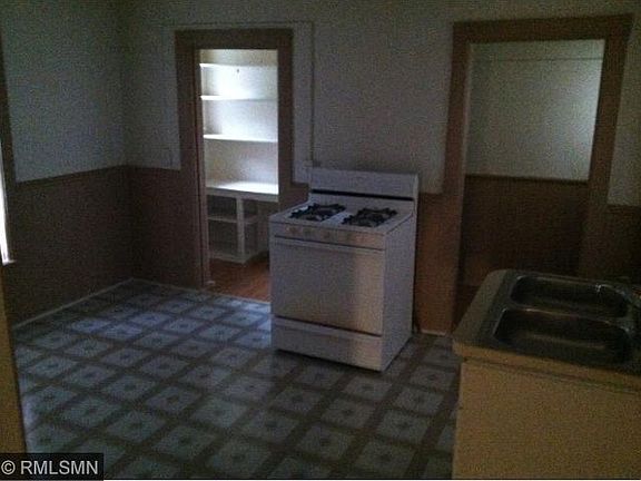 4th image of 243 Ivy Ave W