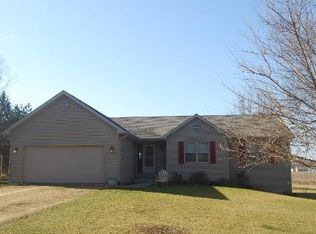 410 Chippewa Ln, Dixon, IL 61021