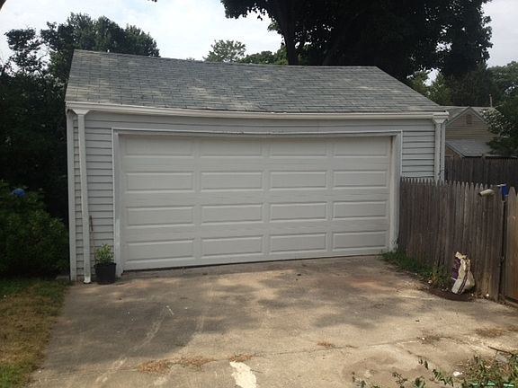3rd image of 121 Forest Ave