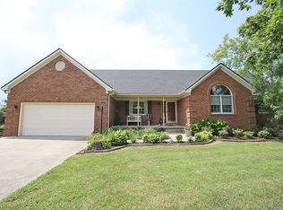 1079 Lakewood Cir, Versailles, KY 40383