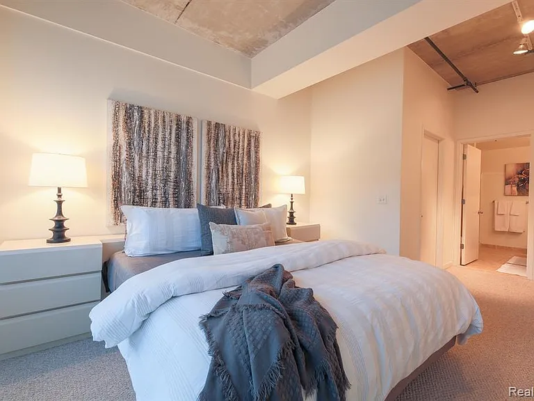 3670 Woodward Ave #404 — Photo 14
