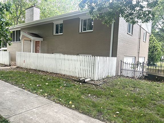 3rd image of 422 E Chapin St