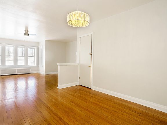 3rd image of 4947 W Sunnyside Ave Floor 1
