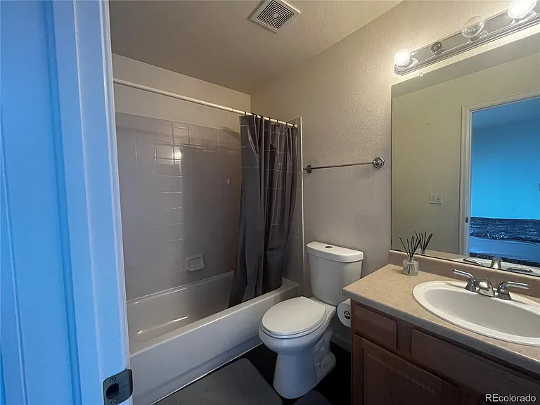 16901 E Warren Pl #B — Photo 15