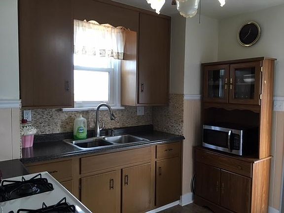 3rd image of 3816 Woodlawn Way
