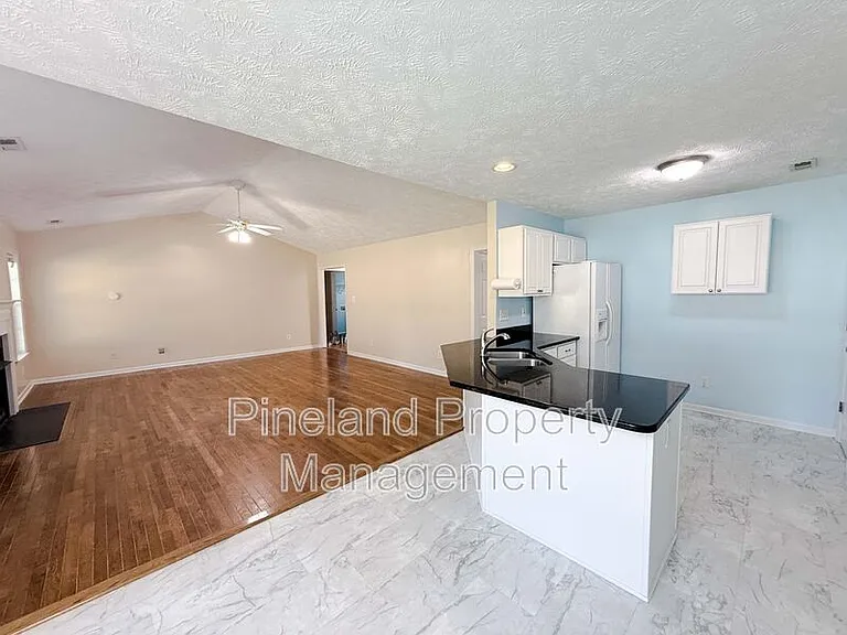 219 Woodland Dr — Photo 7