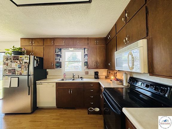 3rd image of 262 Jenny Ln