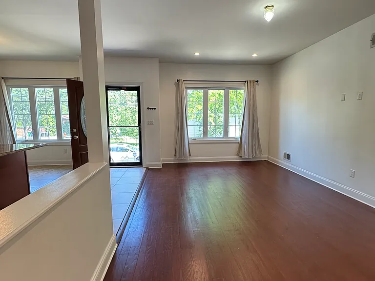 441 Deisius St #1R — Photo 9