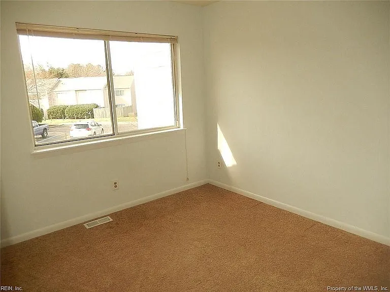 3813 Staffordshire Ln — Photo 9