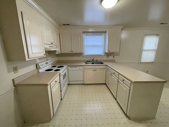 5th image of 602 S Washington St #4