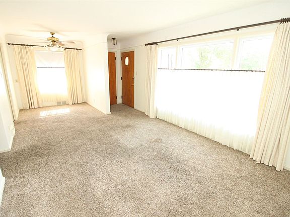 5th image of 19709 Lochmoor St