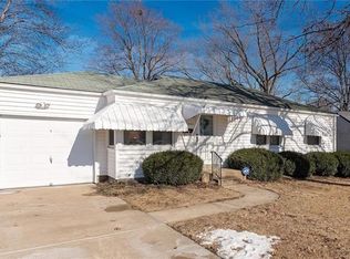 1401 Akron Dr, Saint Louis, MO 63137