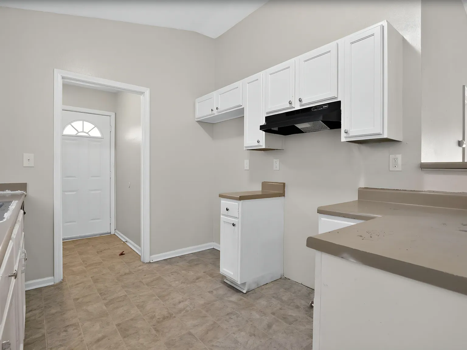 3 bed, 1232 sqft, $1,400 — Photo 2