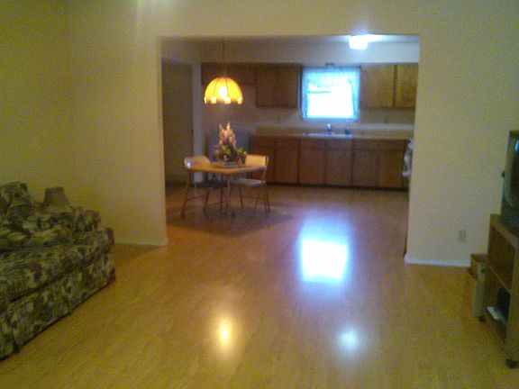 3rd image of 605 N Cunningham St