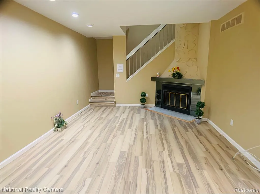 2 bed, 1.5 bath, 1434 sqft, $1,799 — Photo 3