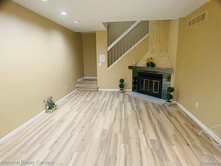 38862 Country Cir — Photo 2