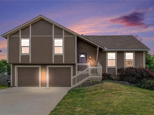 17360 S Ingrid St, Gardner, KS 66030