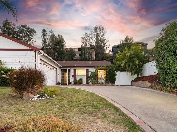3rd image of 560 La Sombra Dr