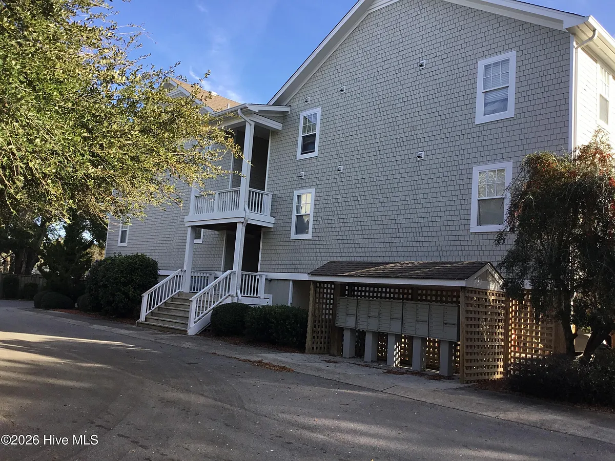 Building Photo - 608 W Brown St #A