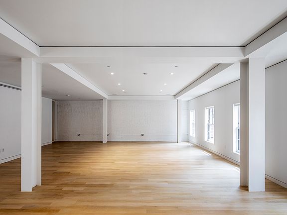 3rd image of 29 Leonard St #Penthouse