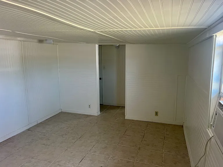 1219 W Hall St — Photo 16