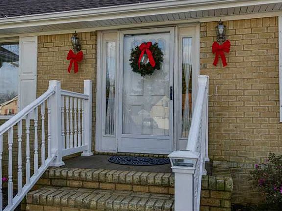 4th image of 5244 Windsor Ln