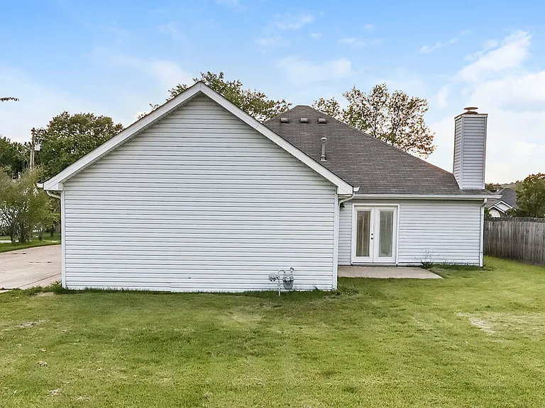 2204 Joann Dr — Photo 16
