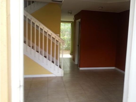 3rd image of 726 SW 107th Ave
