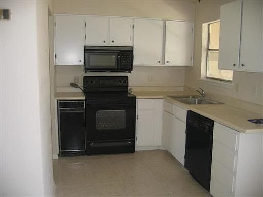 3rd image of 5402 STONESHIRE DR