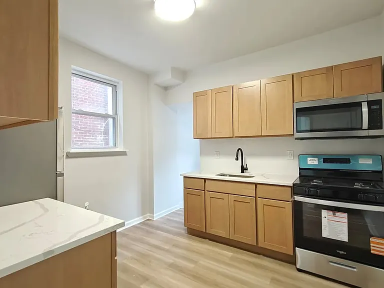 5415 Media St — Photo 4