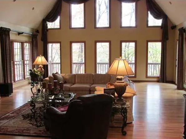 714 McCallie Ferry Rd, Soddy Daisy, TN 37379