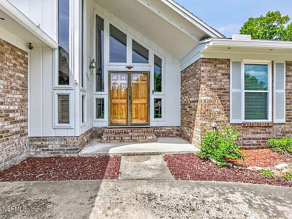 3rd image of 926 LONGRIDGE Court